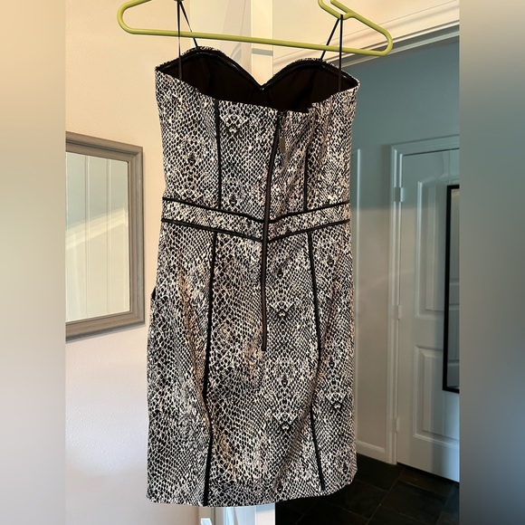 🌟HOST PICK🌟 Guess Strapless Dress with Pockets - Picture 5 of 8